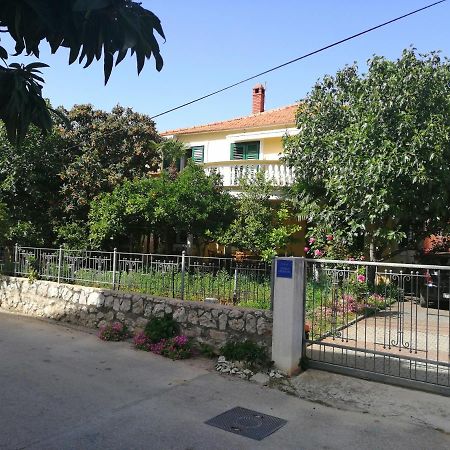 Apartmani Milka Pakostane Luaran gambar